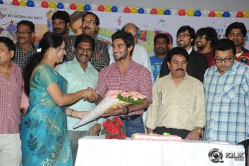 Aadi Birthday Celebrations With Pyaar Mein Padipoyane Team